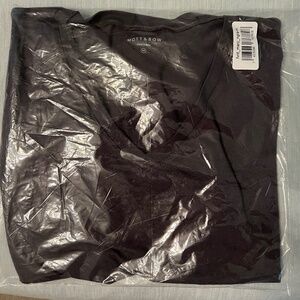 Mott and Bow Tee Medium